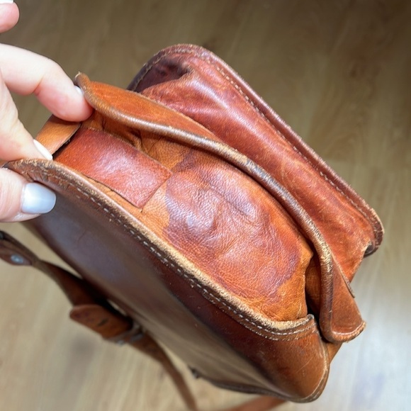 Handmade Genuine Leather Crossbody Double Compartment Saddle Bag - Picture 14 of 15